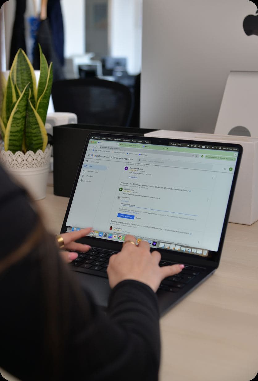 L'équipe Ma Réputation En Ligne au travail